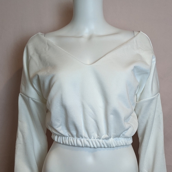 Boohoo Tops - Boohoo V Neck Elastic Hem Cropped White Long Sleeve Pullover Sweatshirt Size 4